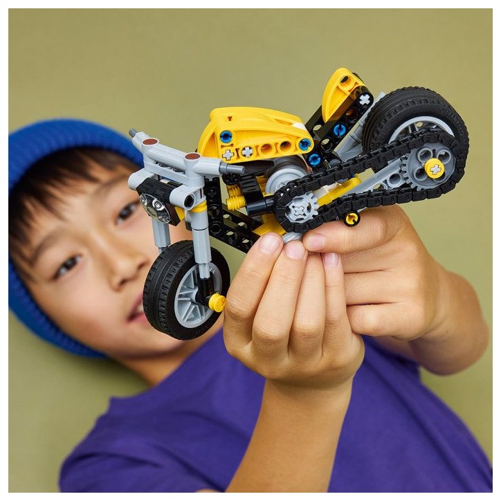 LEGO Technic 42225 Moto Jaune - Jouet de Construction 7 ans - Idée Cadeau Garçon ou Fille LEGO Technic 42225 Moto Jaune - Jouet de Construction 7 ans - Idée Cadeau Garçon ou Fille