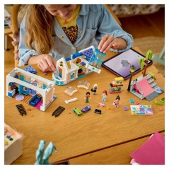 LEGO Friends 42687 La Maison de Famille de Liann - Jouet de Constructi