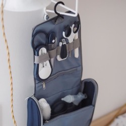 BÉABA - Trousse de Toilette Bébé - 9 Accessoires - Thermometre Bain