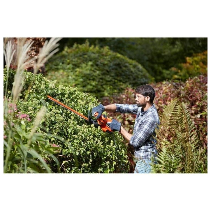 Taille-haies électrique filaire - BLACK&DECKER - BEHT201-QS - 420W - Lame 45cm Taille-haies électrique filaire - BLACK&DECKER - BEHT201-QS - 420W - Lame 45cm
