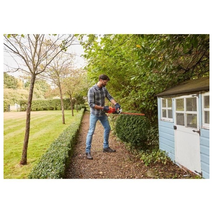 Taille-haies électrique filaire - BLACK&DECKER - BEHT201-QS - 420W - Lame 45cm Taille-haies électrique filaire - BLACK&DECKER - BEHT201-QS - 420W - Lame 45cm