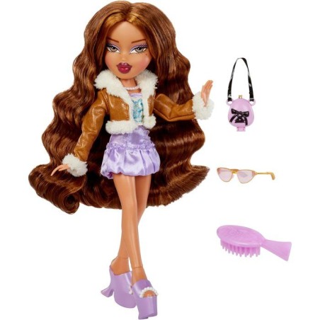 Bratz Goin' Out Poupée -Yasmin- 1 Poupée Mannequin a Collectionner - Une Tenue, Un Sac a Main, Une Paire de Lunettes Soleil -