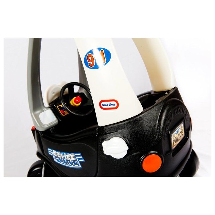 Cozy Coupe - Little Tikes - Police - Voiture enfant - Portes, Klaxon et Plancher a retirer - Des 18 mois Cozy Coupe - Little Tikes - Police - Voiture enfant - Portes, Klaxon et Plancher a retirer - Des 18 mois