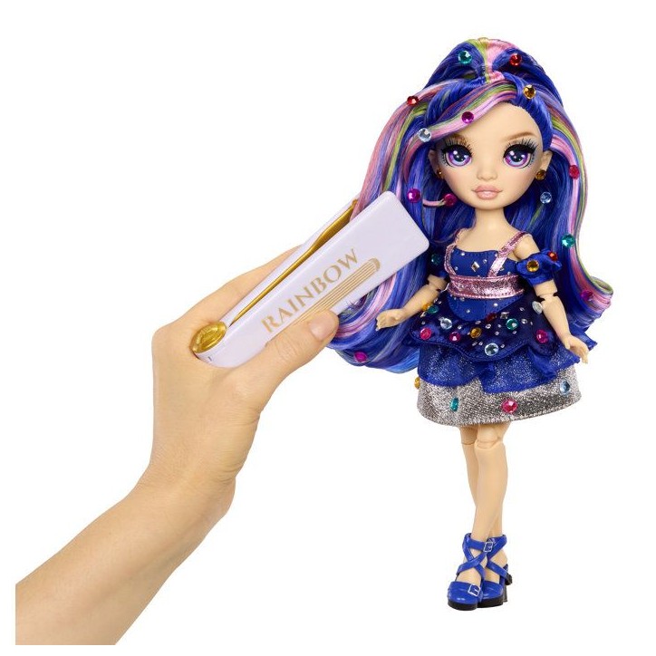 Rainbow High Poupée Mannequin Be Dazzling - Genevieve Bleu - 28 cm - Pierres précieuses scintillantes et accessoires inclus Rainbow High Poupée Mannequin Be Dazzling - Genevieve Bleu - 28 cm - Pierres précieuses scintillantes et accessoires inclus