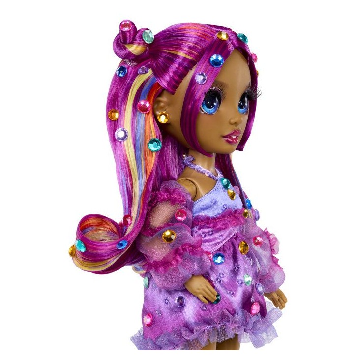 Rainbow High - Poupée Mannequin Be Dazzling - Noemie Violette - 28 cm - Pierres précieuses scintillantes et accessoires inclus Rainbow High - Poupée Mannequin Be Dazzling - Noemie Violette - 28 cm - Pierres précieuses scintillantes et accessoires inclus