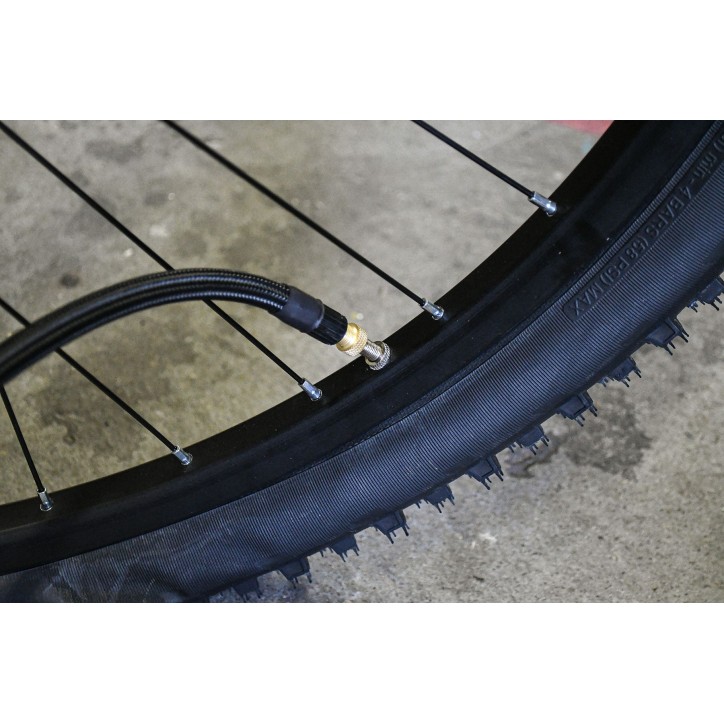 Pompe a pied a manometre homologué - MICHELIN - Modele 2023 - 7 Bars - Flexible 60 cm - Embouts de gonflage inclus Pompe a pied a manometre homologué - MICHELIN - Modele 2023 - 7 Bars - Flexible 60 cm - Embouts de gonflage inclus