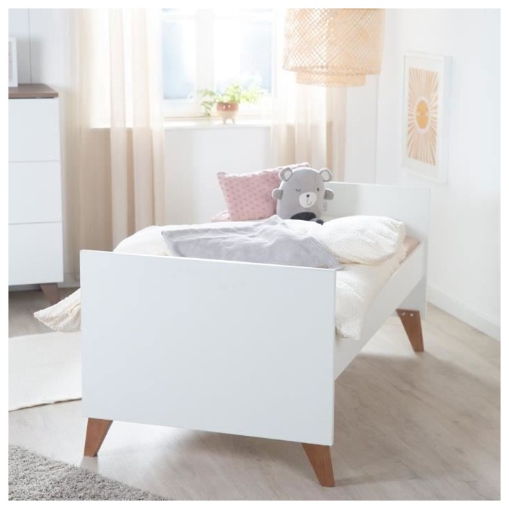 Lit bébé évolutif en lit junior - 70 x 140 cm - ROBA - OLE - Blanc / Pieds chene massif Lit bébé évolutif en lit junior - 70 x 140 cm - ROBA - OLE - Blanc / Pieds chene massif