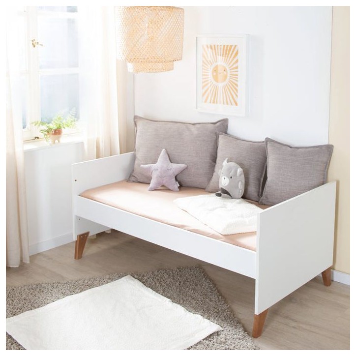 Lit bébé évolutif en lit junior - 70 x 140 cm - ROBA - OLE - Blanc / Pieds chene massif Lit bébé évolutif en lit junior - 70 x 140 cm - ROBA - OLE - Blanc / Pieds chene massif