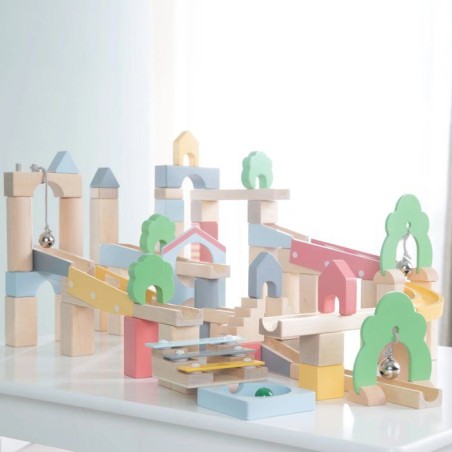 Circuit a billes en bois - ROBA - 20 billes en verre - 60 briques de construction - Naturel / Ciel / Jaune / Corail