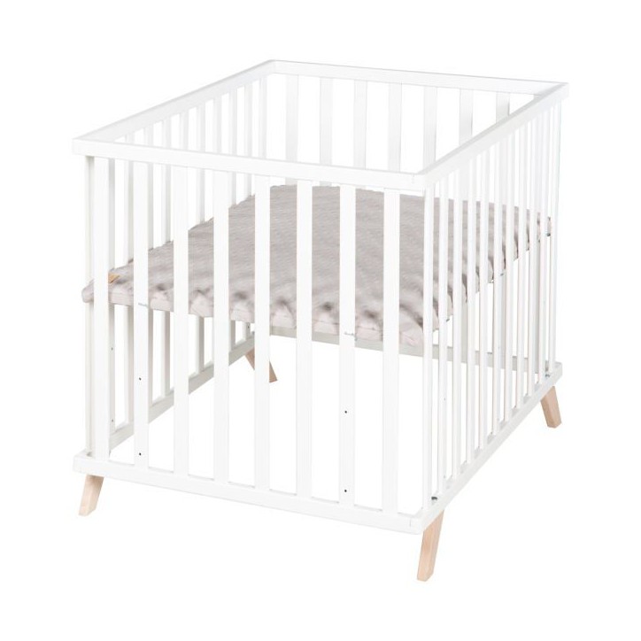 Parc bébé - ROBA - 75 x 100 cm - Tapis de parc 'Lil Planet' gris inclus - Bois laqué blanc Parc bébé - ROBA - 75 x 100 cm - Tapis de parc 'Lil Planet' gris inclus - Bois laqué blanc