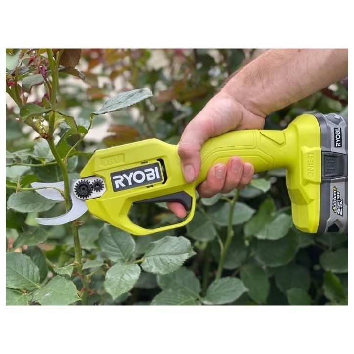 RYOBI - Sécateur 18V ONE+ - lames Bypass chromées en acier SK5 - capacité de coupe 25 mm - sans batterie ni chargeur - RY18SC RYOBI - Sécateur 18V ONE+ - lames Bypass chromées en acier SK5 - capacité de coupe 25 mm - sans batterie ni chargeur - RY18SC