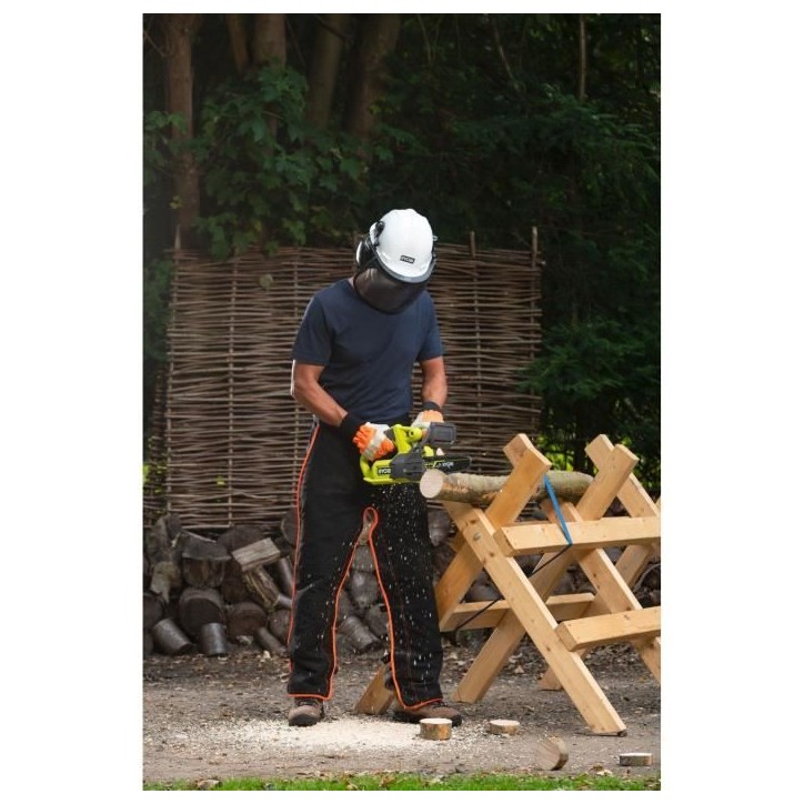 RYOBI - Tronçonneuse compacte 18V ONE+ - guide 20 cm - 4,6 m/s - tendeur latéral + batterie 2,5 Ah et chargeur 1,5 A - RY18CS2 RYOBI - Tronçonneuse compacte 18V ONE+ - guide 20 cm - 4,6 m/s - tendeur latéral + batterie 2,5 Ah et chargeur 1,5 A - RY18CS2