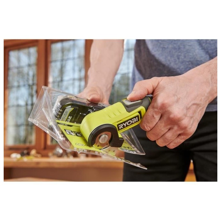RYOBI - Mini-scie 4V USB Lithium - Câble USB C - 1 batterie 2,0 Ah - Livrée avec 1 lame 38 mm - RCT4-120G RYOBI - Mini-scie 4V USB Lithium - Câble USB C - 1 batterie 2,0 Ah - Livrée avec 1 lame 38 mm - RCT4-120G