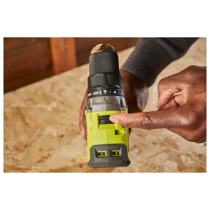 RYOBI - Perceuse-visseuse a percussion BRUSHLESS 18V ONE+ 54 Nm - 2 batteries 4 & 2 Ah, chargeur & sac de transport - RPD18BL1-2