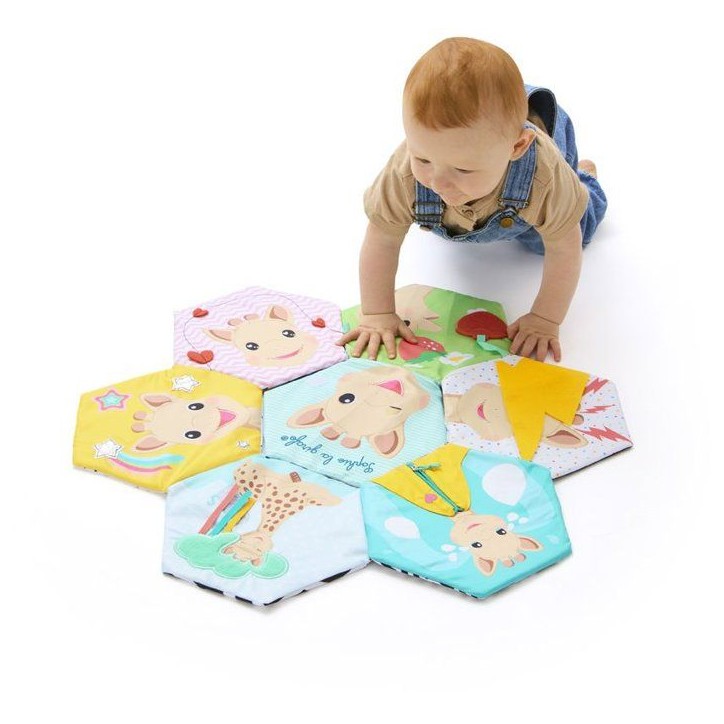 Livre tapis d'éveil - SOPHIE LA GIRAFE - 7 émotions - Textures variées - Recto verso noir et blanc Livre tapis d'éveil - SOPHIE LA GIRAFE - 7 émotions - Textures variées - Recto verso noir et blanc
