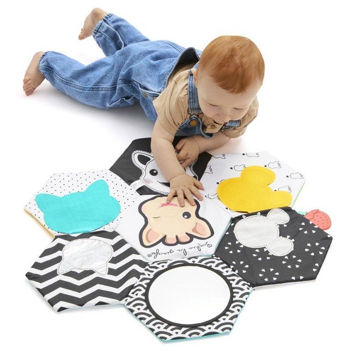 Livre tapis d'éveil - SOPHIE LA GIRAFE - 7 émotions - Textures variées - Recto verso noir et blanc Livre tapis d'éveil - SOPHIE LA GIRAFE - 7 émotions - Textures variées - Recto verso noir et blanc