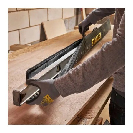 Lot Niveau + housse : /FMHT43676-1 NIVEAU TUBULAIRE 120CM FATMAX PRO/FMHT43683-1 SAC DE TRANSPORT