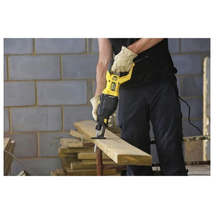 Scie sabre pendulaire Stanley FME365K Fatmax 1050W - Professionnelle - Jaune/Noir - Coupe rapide dans le bois Scie sabre pendulaire Stanley FME365K Fatmax 1050W - Professionnelle - Jaune/Noir - Coupe rapide dans le bois