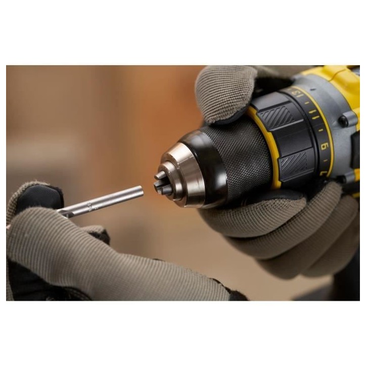 Perceuse visseuse sans fil - 18V - STANLEY FATMAX V20 - SFMCD720D2K-QW - Brushless - 80Nm - 2 batteries 2 Ah + chargeur 2 A Perceuse visseuse sans fil - 18V - STANLEY FATMAX V20 - SFMCD720D2K-QW - Brushless - 80Nm - 2 batteries 2 Ah + chargeur 2 A