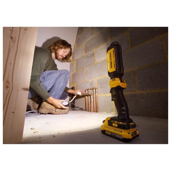 Lampe torche - 18V - STANLEY FATMAX - SFMCL050B-XJ - 3 LED - 700 lumens - Tete pivotante - Sans batterie Lampe torche - 18V - STANLEY FATMAX - SFMCL050B-XJ - 3 LED - 700 lumens - Tete pivotante - Sans batterie