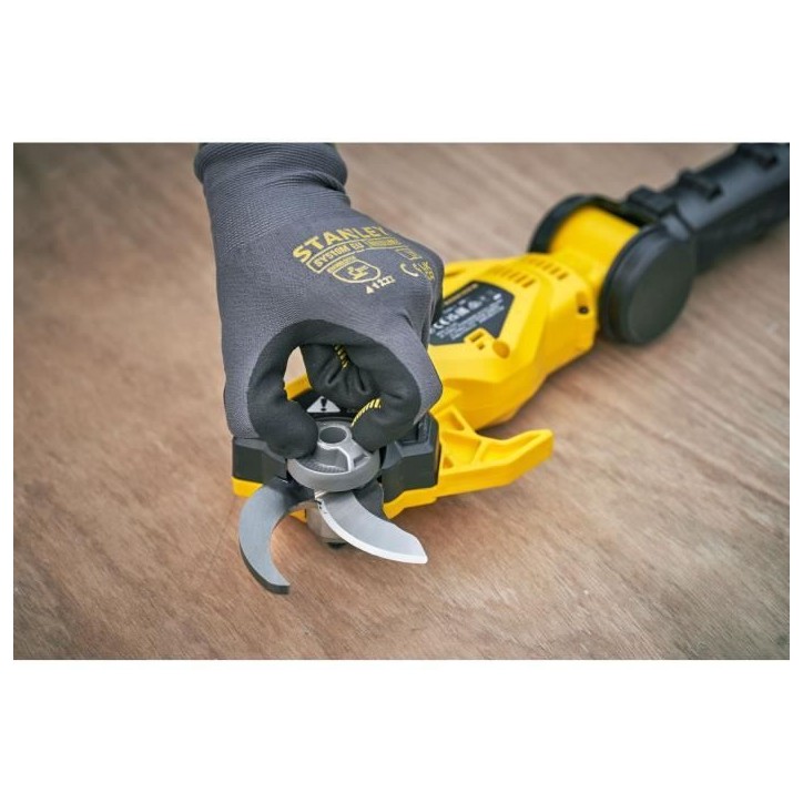 Sécateur sur perche sans fil - Stanley Fatmax - SFMCPP632B?-XJ - 18V - Sans batterie