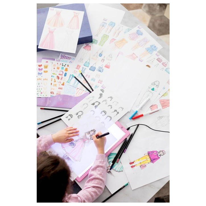 Kit créatif - SYCOMORE - Artissimo - Atelier stylisme avec tablette lumineuse - Des 7 ans Kit créatif - SYCOMORE - Artissimo - Atelier stylisme avec tablette lumineuse - Des 7 ans
