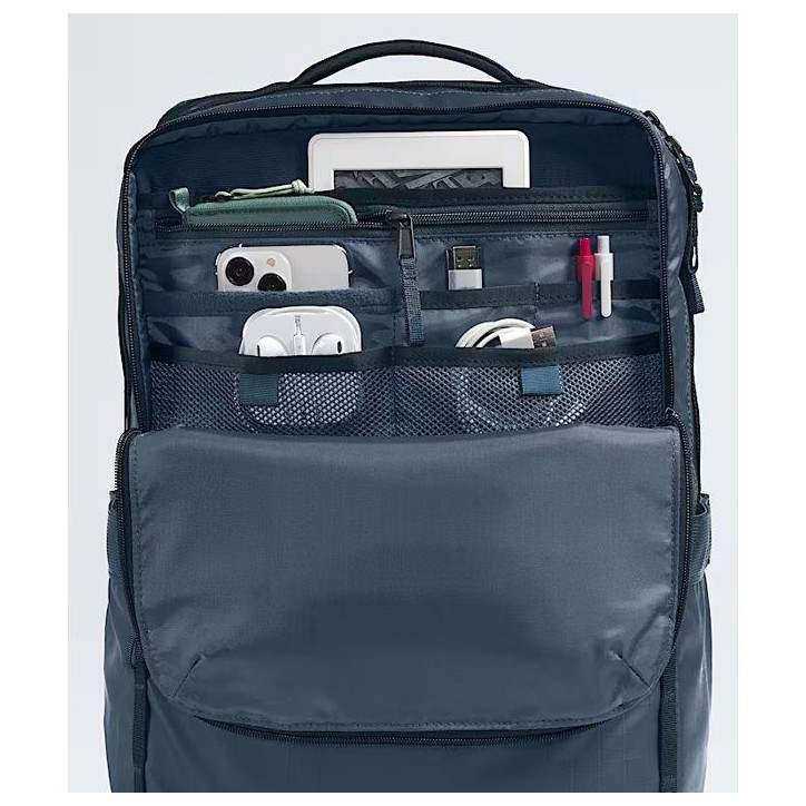 Sac a dos de voyage - THE NORTH FACE - NF0A81DM 926 - Base Camp Voyager Daypack - Shady Blue / Summit Navy Sac a dos de voyage - THE NORTH FACE - NF0A81DM 926 - Base Camp Voyager Daypack - Shady Blue / Summit Navy