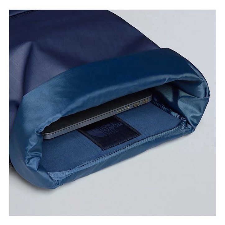Sac a dos de voyage - THE NORTH FACE - NF0A81DO 926 - Base Camp Voyager Rolltop - Shady Blue / Summit Navy Sac a dos de voyage - THE NORTH FACE - NF0A81DO 926 - Base Camp Voyager Rolltop - Shady Blue / Summit Navy