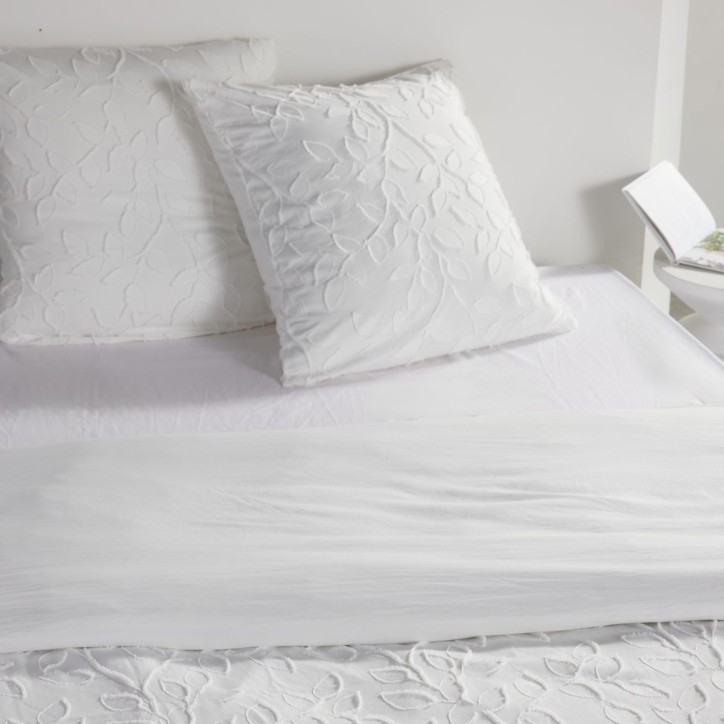 Parure de lit - TODAY - Essential - 2 personnes - 220 x 240 cm - Effet tufté floral blanc Parure de lit - TODAY - Essential - 2 personnes - 220 x 240 cm - Effet tufté floral blanc