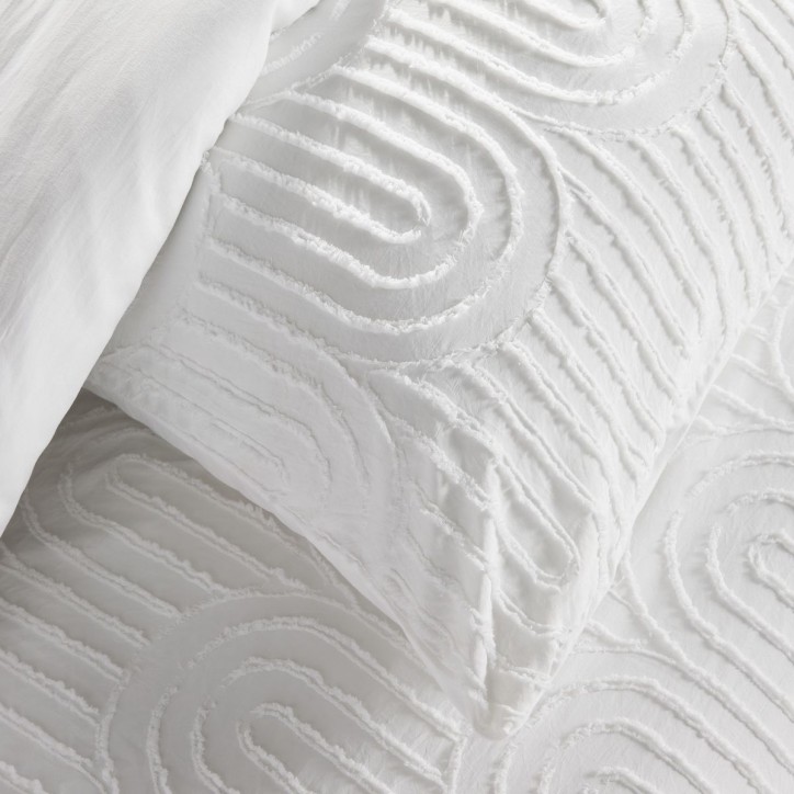 Parure de lit - TODAY - Essential - 2 personnes - 220 x 240 cm - Effet tufté graphique blanc Parure de lit - TODAY - Essential - 2 personnes - 220 x 240 cm - Effet tufté graphique blanc