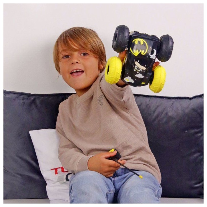 Flip Batman vs Robin RC télécommandée - TURBO CHALLENGE - 096644 - Double face - Cascades - Licence DC - Des 3 ans Flip Batman vs Robin RC télécommandée - TURBO CHALLENGE - 096644 - Double face - Cascades - Licence DC - Des 3 ans