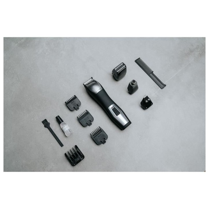 Tondeuse a barbe - WAHL - GROOMSMAN PRO - 2,4 V - 6 sabots - Autonomie : 60 min - Noir / Argent Tondeuse a barbe - WAHL - GROOMSMAN PRO - 2,4 V - 6 sabots - Autonomie : 60 min - Noir / Argent