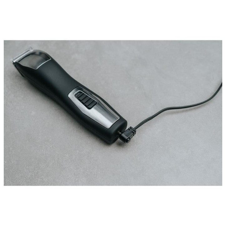 Tondeuse a barbe - WAHL - GROOMSMAN PRO - 2,4 V - 6 sabots - Autonomie : 60 min - Noir / Argent Tondeuse a barbe - WAHL - GROOMSMAN PRO - 2,4 V - 6 sabots - Autonomie : 60 min - Noir / Argent