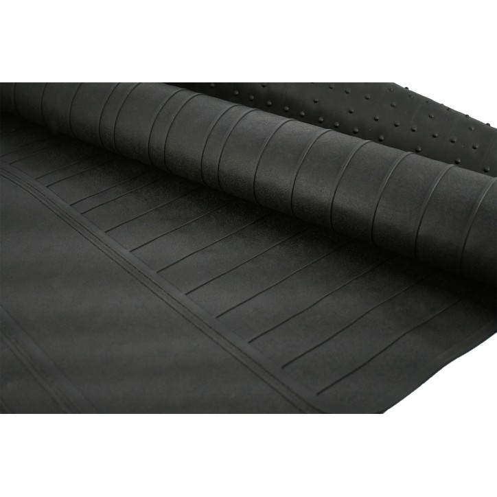 Tapis de coffre - XLCOVER - Taille XL (130 x 100 cm) - PVC - Étanche, imperméable et découpable Tapis de coffre - XLCOVER - Taille XL (130 x 100 cm) - PVC - Étanche, imperméable et découpable