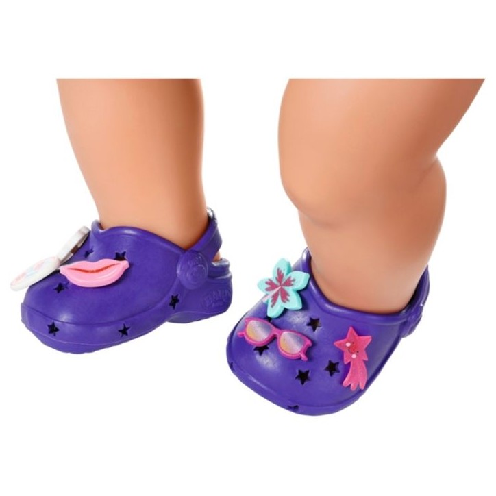 Chaussures de bain - BABY BORN - Personnalisables avec pin's - 3 modeles assortis - Pour poupon 43cm - Aléatoires Chaussures de bain - BABY BORN - Personnalisables avec pin's - 3 modeles assortis - Pour poupon 43cm - Aléatoires