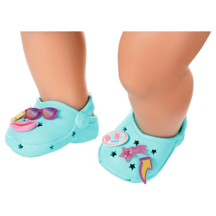Chaussures de bain - BABY BORN - Personnalisables avec pin's - 3 modeles assortis - Pour poupon 43cm - Aléatoires Chaussures de bain - BABY BORN - Personnalisables avec pin's - 3 modeles assortis - Pour poupon 43cm - Aléatoires