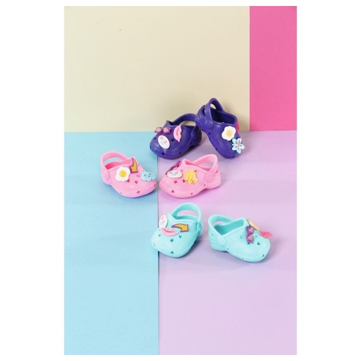 Chaussures de bain - BABY BORN - Personnalisables avec pin's - 3 modeles assortis - Pour poupon 43cm - Aléatoires Chaussures de bain - BABY BORN - Personnalisables avec pin's - 3 modeles assortis - Pour poupon 43cm - Aléatoires