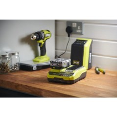 RYOBI Chargeur rapide 18V ONE+ recharge batterie 8Ah en 1h - sans batterie - RC18180