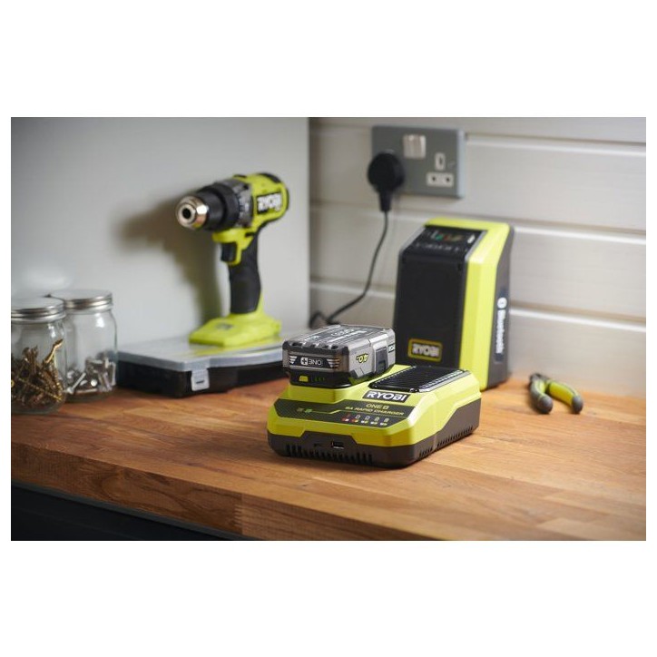 RYOBI Chargeur rapide 18V ONE+ recharge batterie 8Ah en 1h - sans batterie - RC18180
