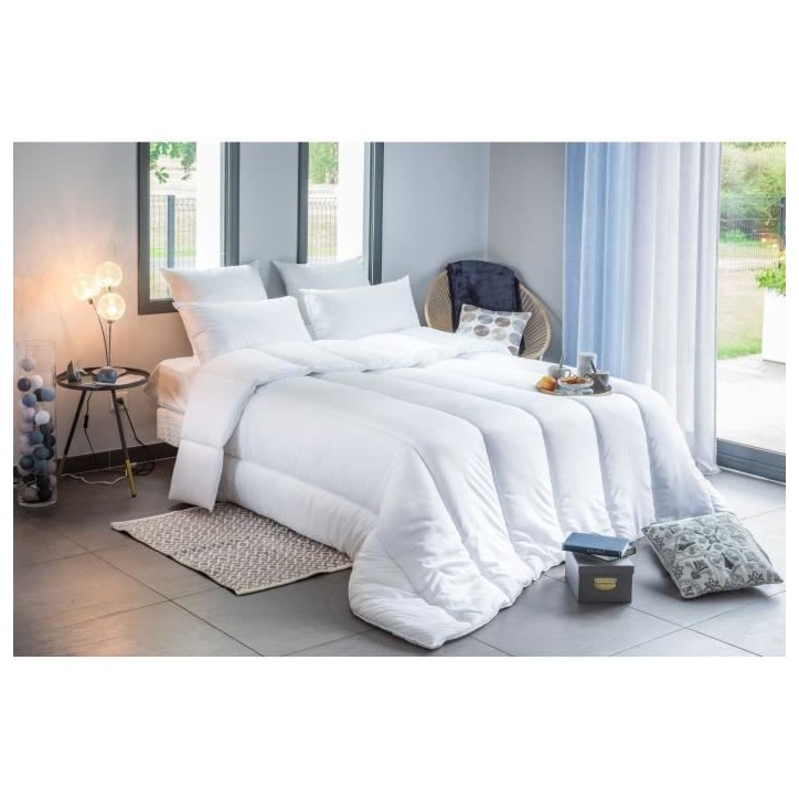 Couette tempérée anti-acariens - 300 gr/m² - BLANREVE - 200 x 200 cm - Blanc Couette tempérée anti-acariens - 300 gr/m² - BLANREVE - 200 x 200 cm - Blanc