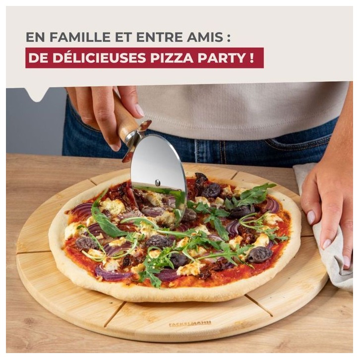 Ensemble de 2 Planches a pizza avec rainures de coupe - FACKELMANN - Ø 32 cm Ensemble de 2 Planches a pizza avec rainures de coupe - FACKELMANN - Ø 32 cm