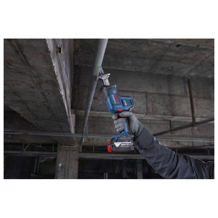 Scie sabre sans fil BOSCH PROFESSIONAL - GSA 18V-24 - 18V - 230 mm - Avec 2 lames S922EF, S2345X Scie sabre sans fil BOSCH PROFESSIONAL - GSA 18V-24 - 18V - 230 mm - Avec 2 lames S922EF, S2345X