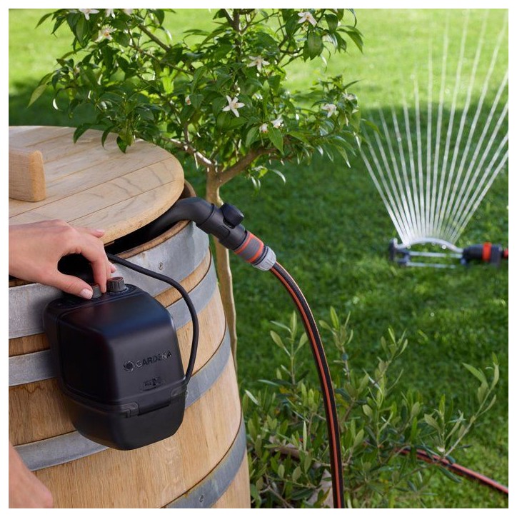 Pompe pour collecteur d'eau de pluie - GARDENA - 2400 - Batterie Li-ion 18V 2,5Ah - Garantie 5 ans