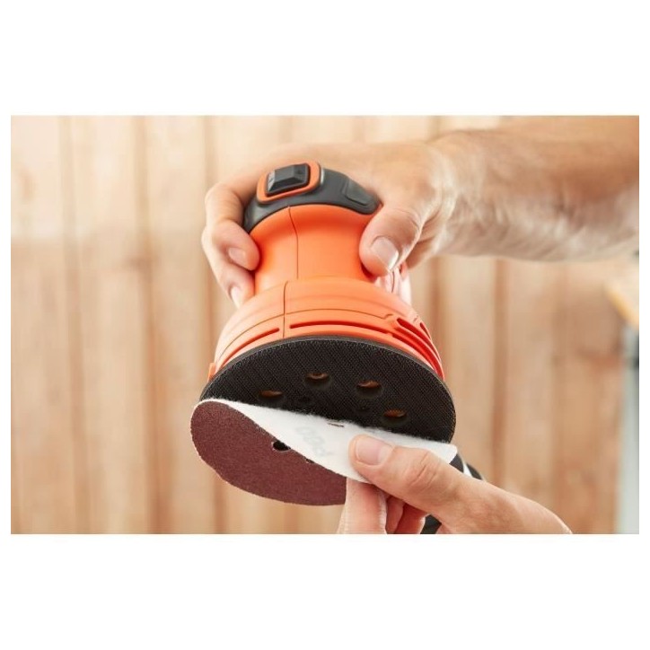 Ponceuse excentrique filaire - BLACK+DECKER - BEW210-QS - 230W - 125mm - avec 1 abrasif et sac de collecte Ponceuse excentrique filaire - BLACK+DECKER - BEW210-QS - 230W - 125mm - avec 1 abrasif et sac de collecte