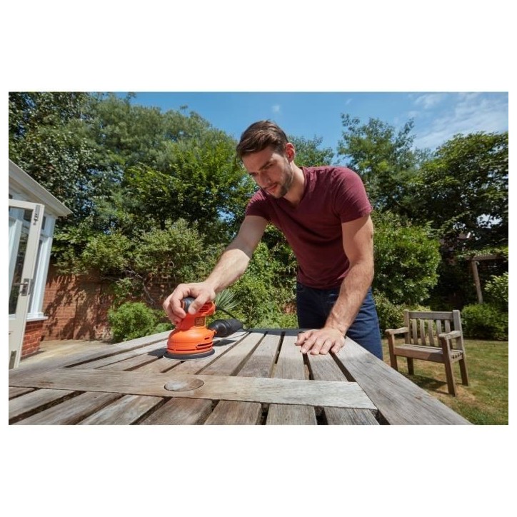 Ponceuse excentrique filaire - BLACK+DECKER - BEW210-QS - 230W - 125mm - avec 1 abrasif et sac de collecte Ponceuse excentrique filaire - BLACK+DECKER - BEW210-QS - 230W - 125mm - avec 1 abrasif et sac de collecte