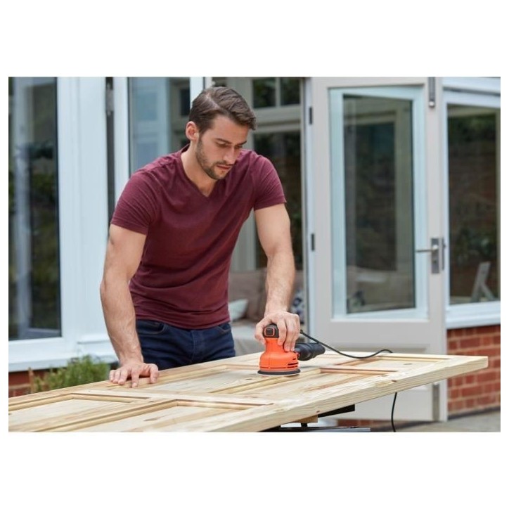 Ponceuse excentrique filaire - BLACK+DECKER - BEW210-QS - 230W - 125mm - avec 1 abrasif et sac de collecte Ponceuse excentrique filaire - BLACK+DECKER - BEW210-QS - 230W - 125mm - avec 1 abrasif et sac de collecte