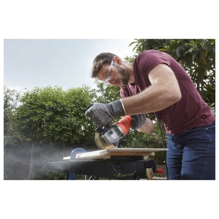 Meuleuse d'angle filaire - BLACK+DECKER - BEG010-QS - 710W - 115mm Meuleuse d'angle filaire - BLACK+DECKER - BEG010-QS - 710W - 115mm