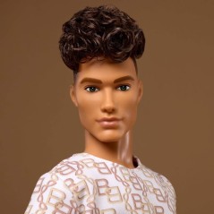 Poupée - BARBIE - Ken Basics JJX29 - Tenue short - Socle inclus - Sty
