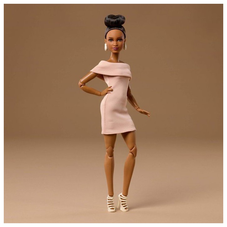 Poupée - BARBIE - Basics JJX27 - Robe asymétrique - Accessoires - Socle inclus