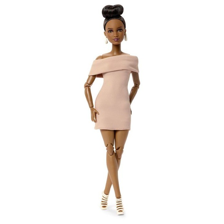 Poupée - BARBIE - Basics JJX27 - Robe asymétrique - Accessoires - Socle inclus